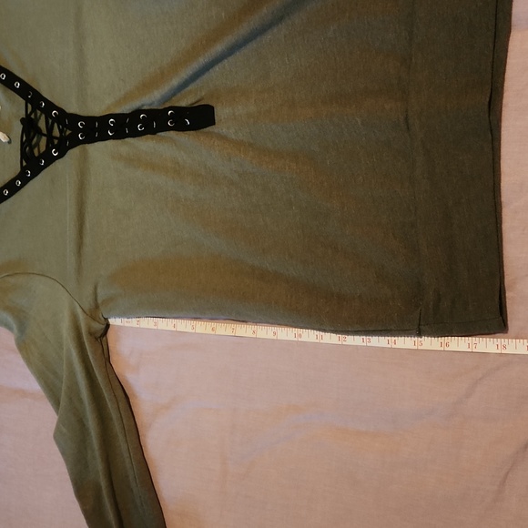 💥2/$25💥 Cut & Paste Longsleeve Green Ombre Sweater - Picture 7 of 12